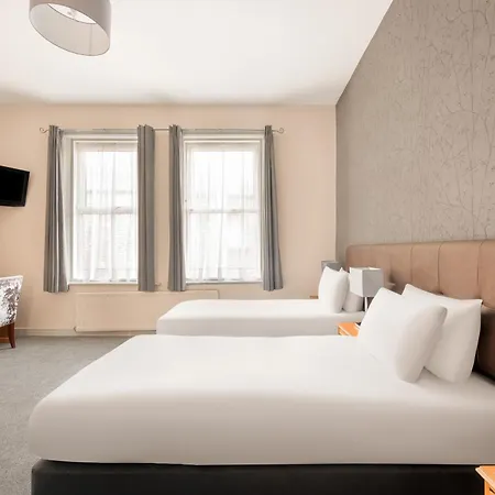 The County Hotel 3*