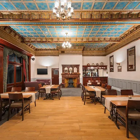 The County Hotel 3*