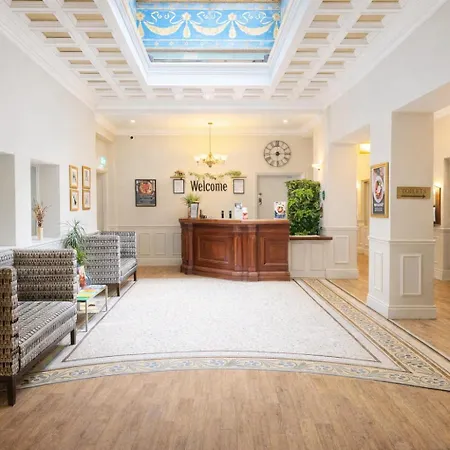 The County Hotel 3*